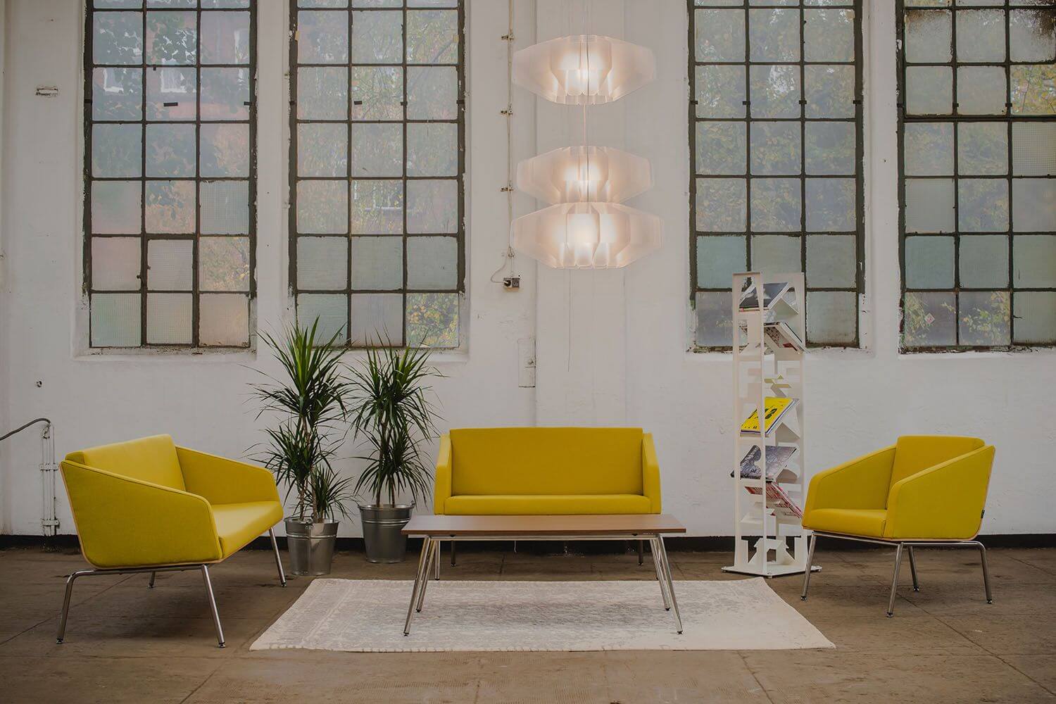 stoliki fin na nogach metalowych