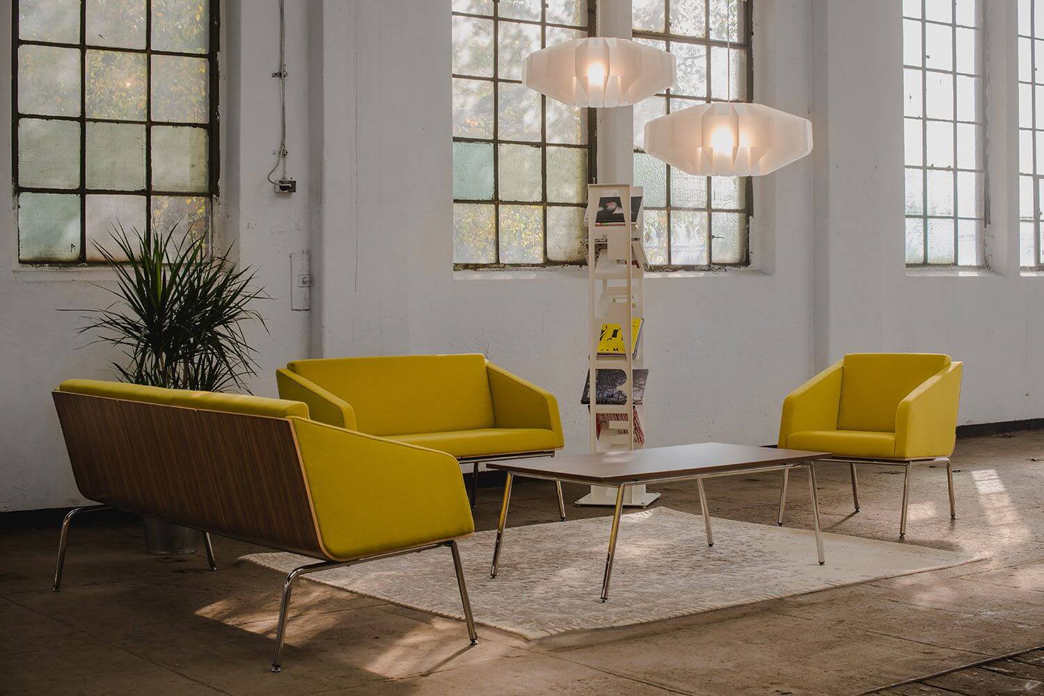 stoliki fin na nogach metalowych