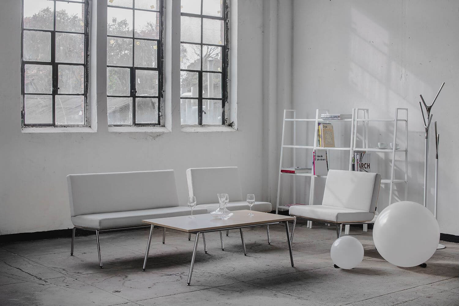 stoliki fin na nogach metalowych