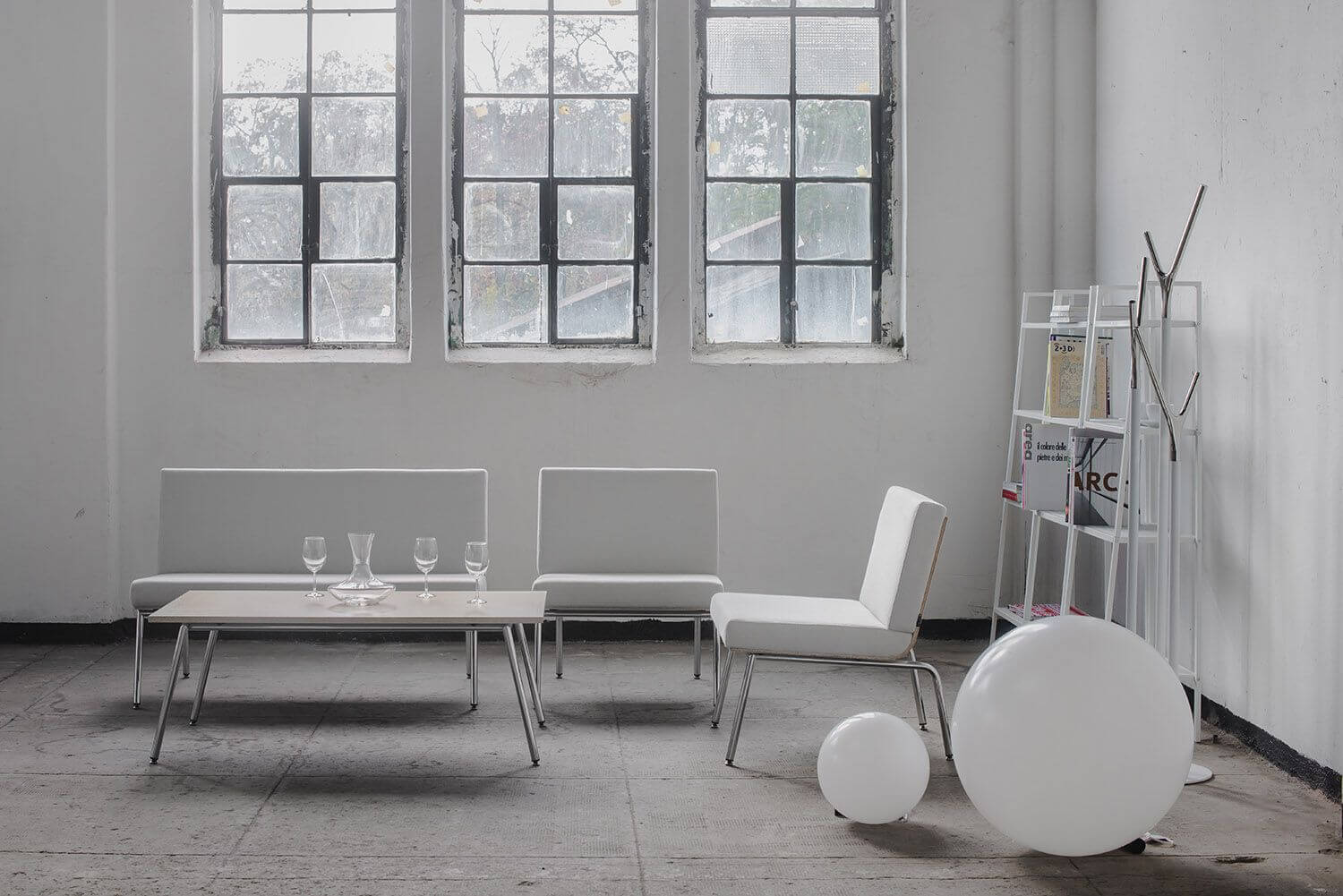 stoliki fin na nogach metalowych